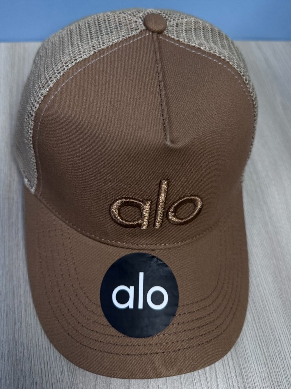ALO Yoga District Trucker Hat Gravel  😚 Athletic Logo Baseball Cap Unisex - NWT